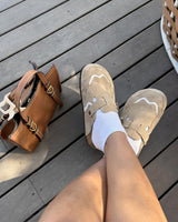 https://cdn.shopify.com/s/files/1/1006/7876/2827/files/3_fd3c4b21-250c-46d5-b6bc-350fde020115.jpg?v=1776720416