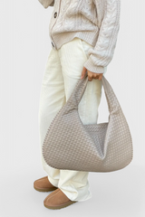 https://cdn.shopify.com/s/files/1/0964/1161/5556/files/Soera-Bag-Tasche-Large-Beige-Photoroom_941d6cc4-608f-4c70-8018-488f3475bd01.png?v=1771009288